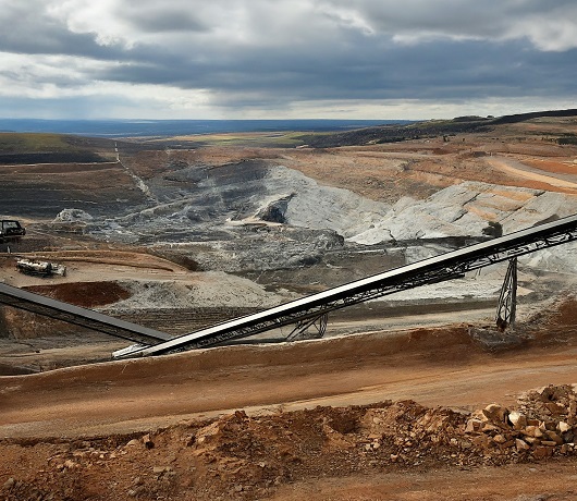Health and Safety in Surface Mining: Protecting Miners with Advanced Equipment